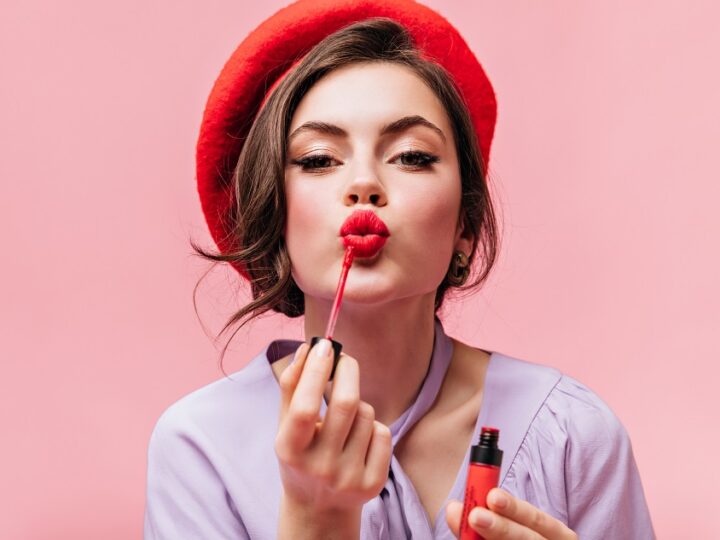 How to Apply Lipstick?