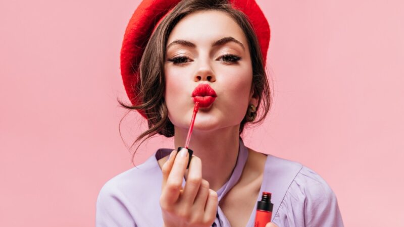 How to Apply Lipstick?