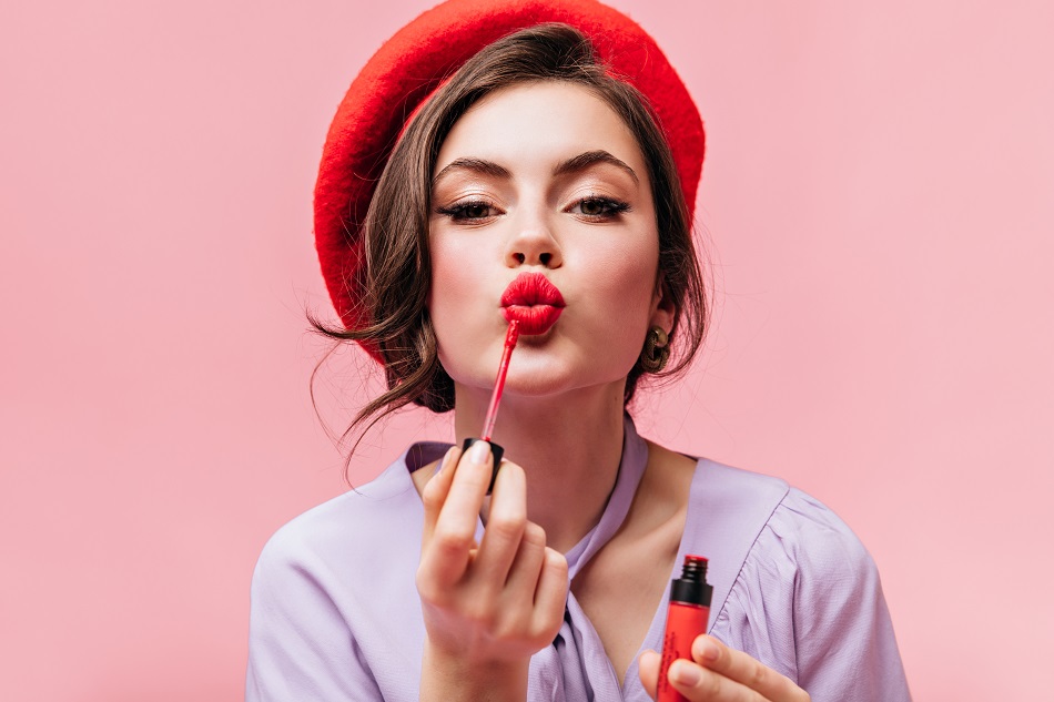 How to Apply Lipstick?
